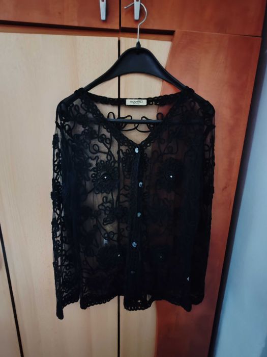 Vând bluză dantelă neagră