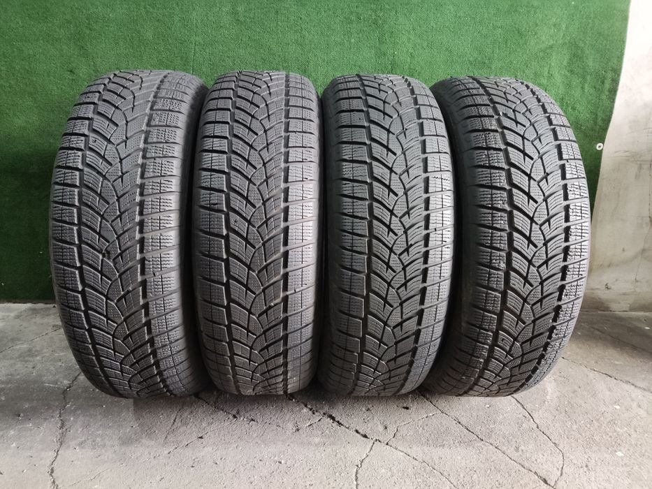 4бр. зимни гуми 225/65/17 GoodYear UltraGrip Performance, dot22
D
