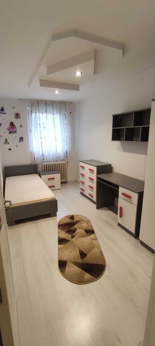 Apartament 3 camere de închiriat