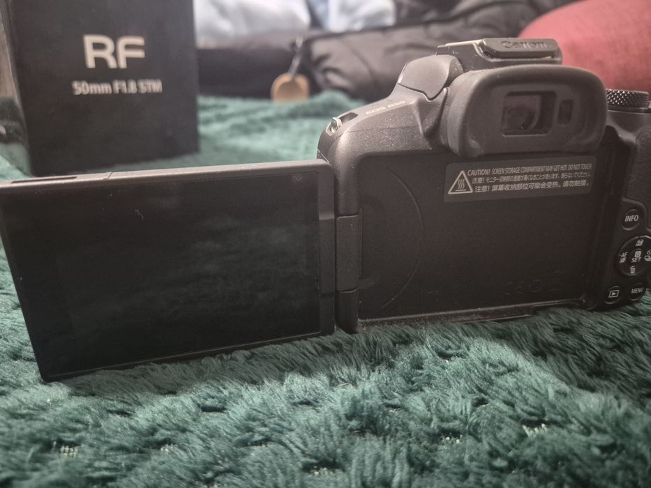 Canon R50 cu obiectiv rf 50mm f1.8