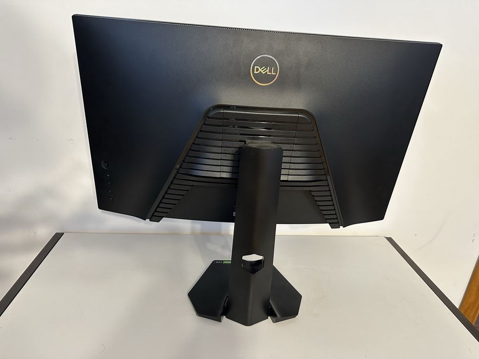 Dell 27″ Curved Gaming Monitor - 144Hz, 1ms, FreeSync / G-SYNC