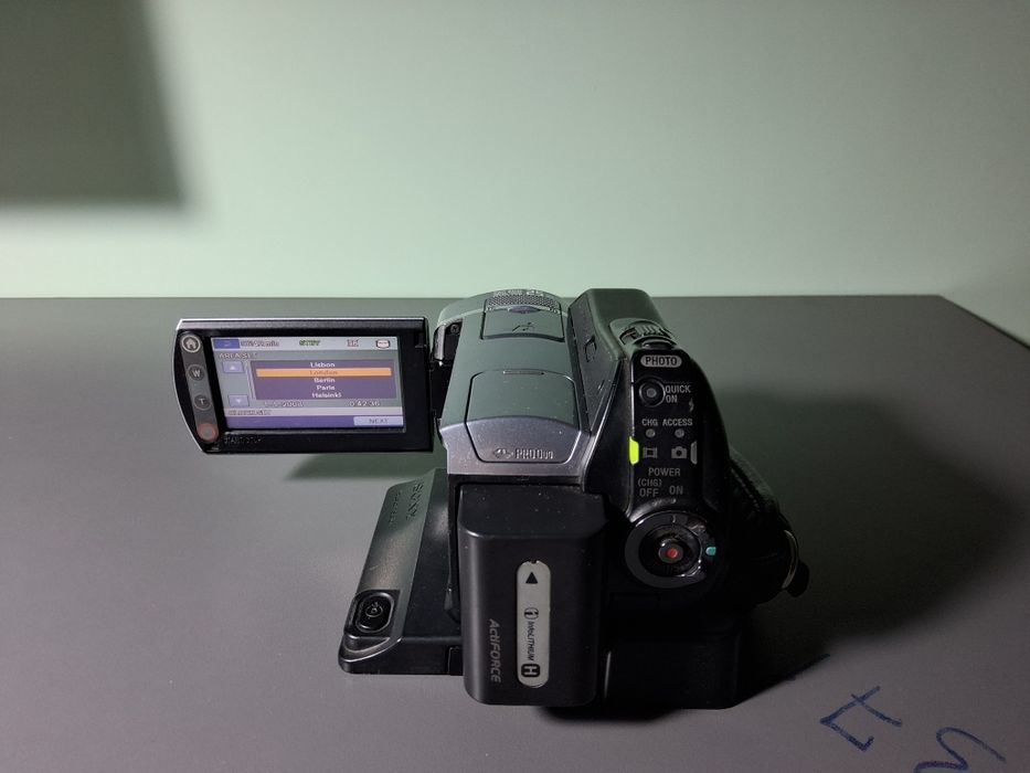 Sony Handycam DCR-SR85