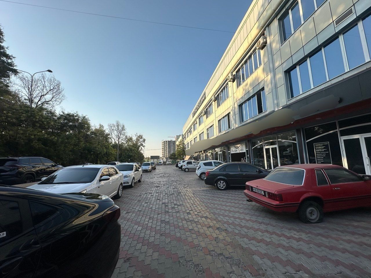 Аренда 1000 кв 2 этаж первая линия метро рядом Юнусабад