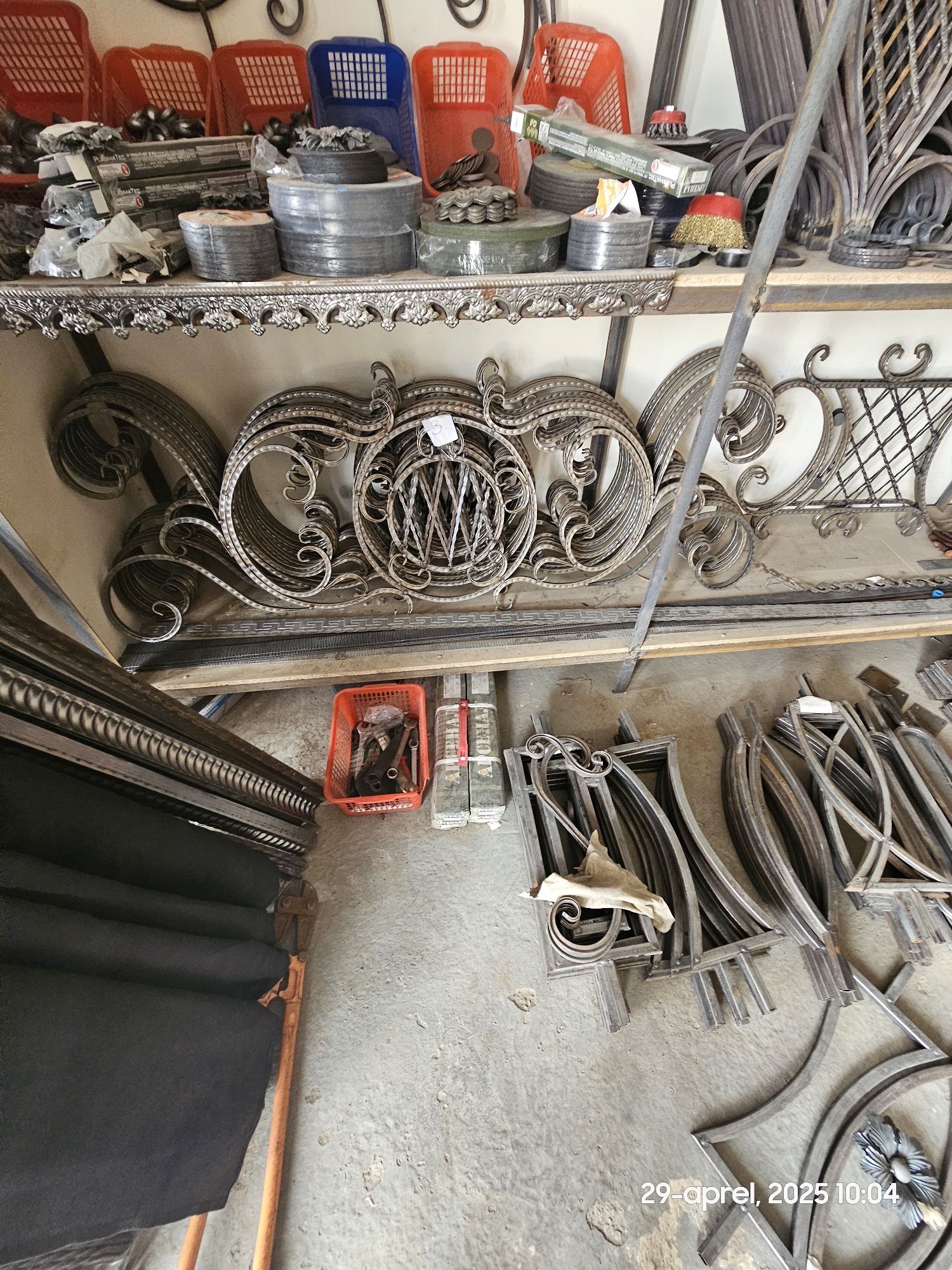 TermizMetal do'koni
Armatura, truba, profil temir gullar va boshqa tem