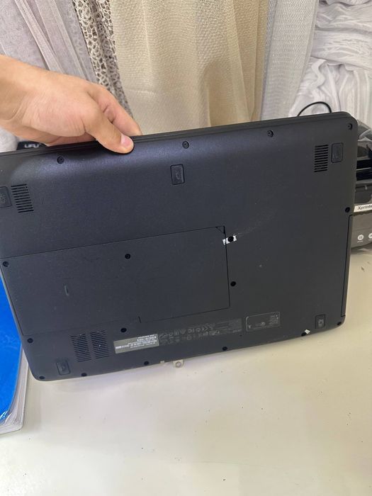 Novtbuk Acer sotladi