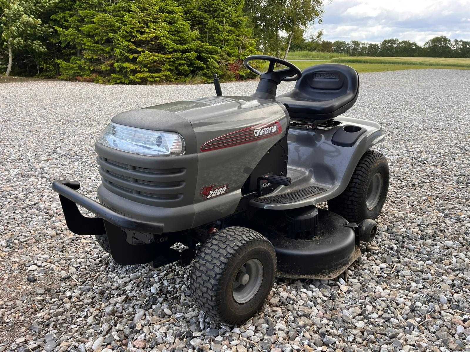 Vând tractoras de tăiat iarbă Craftsman