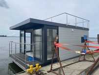 Ponton Houseboat casa pe apa  4 mx 7.49 m, h = 4.56 m