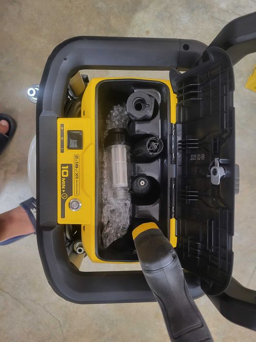 Чисто нова акумулаторна водоструйка Dewalt+ 2 батерии и зарядно