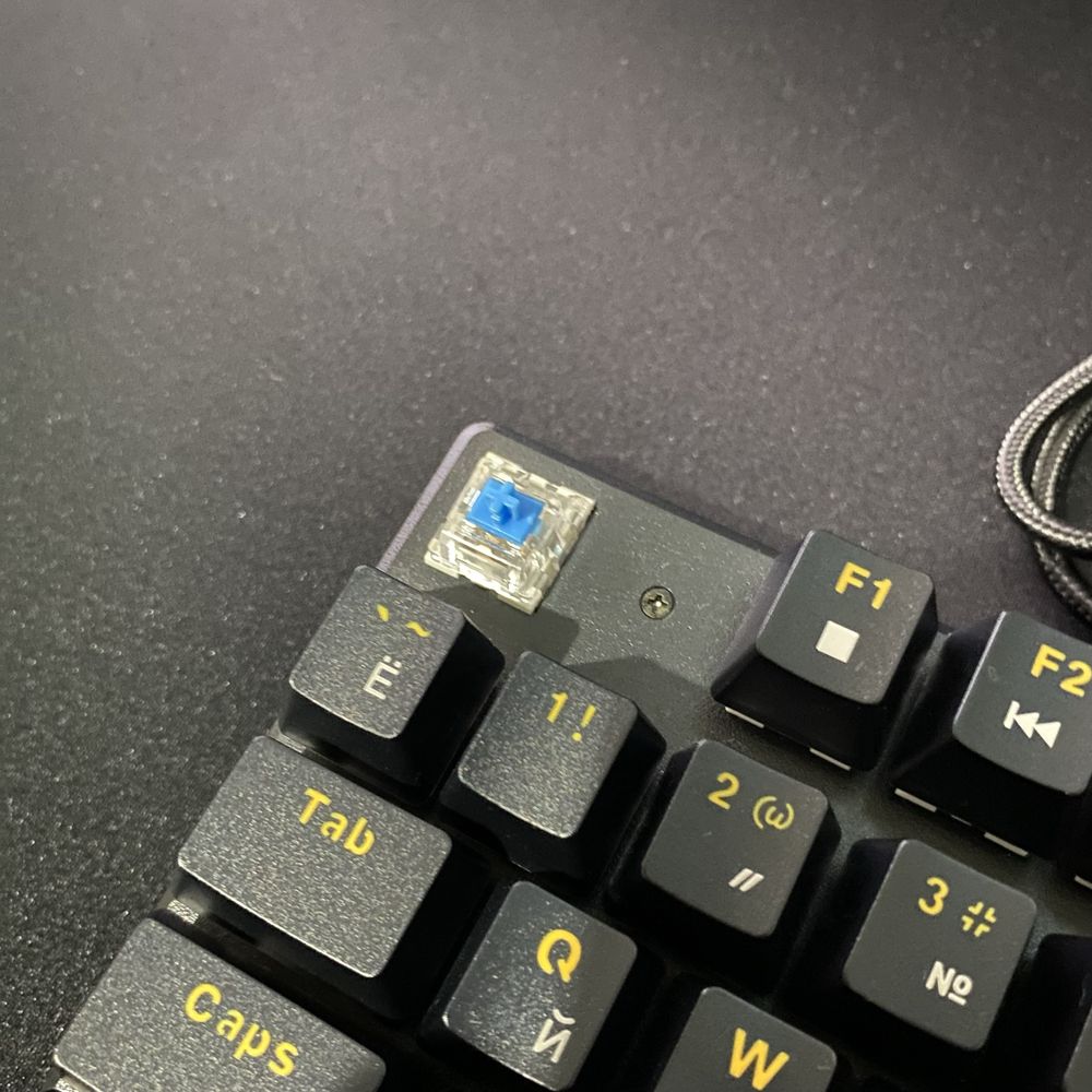 Продам механическую клавиатуру MeToo Zero X52