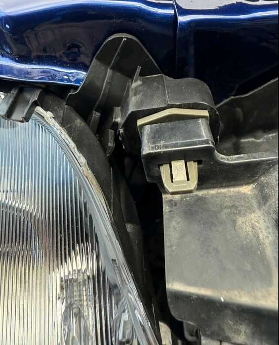 Щипка за предна маска и решетка  на Civic 8  ОЕM 91578-SW5-003