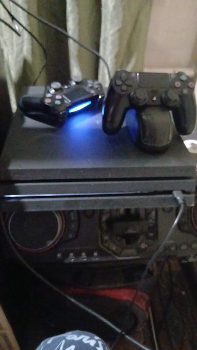 Ps4 pro 1 tb продам
