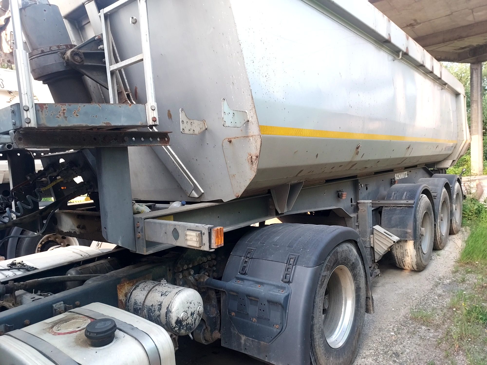 Vand Ansambu cap tractor cu remorca bena