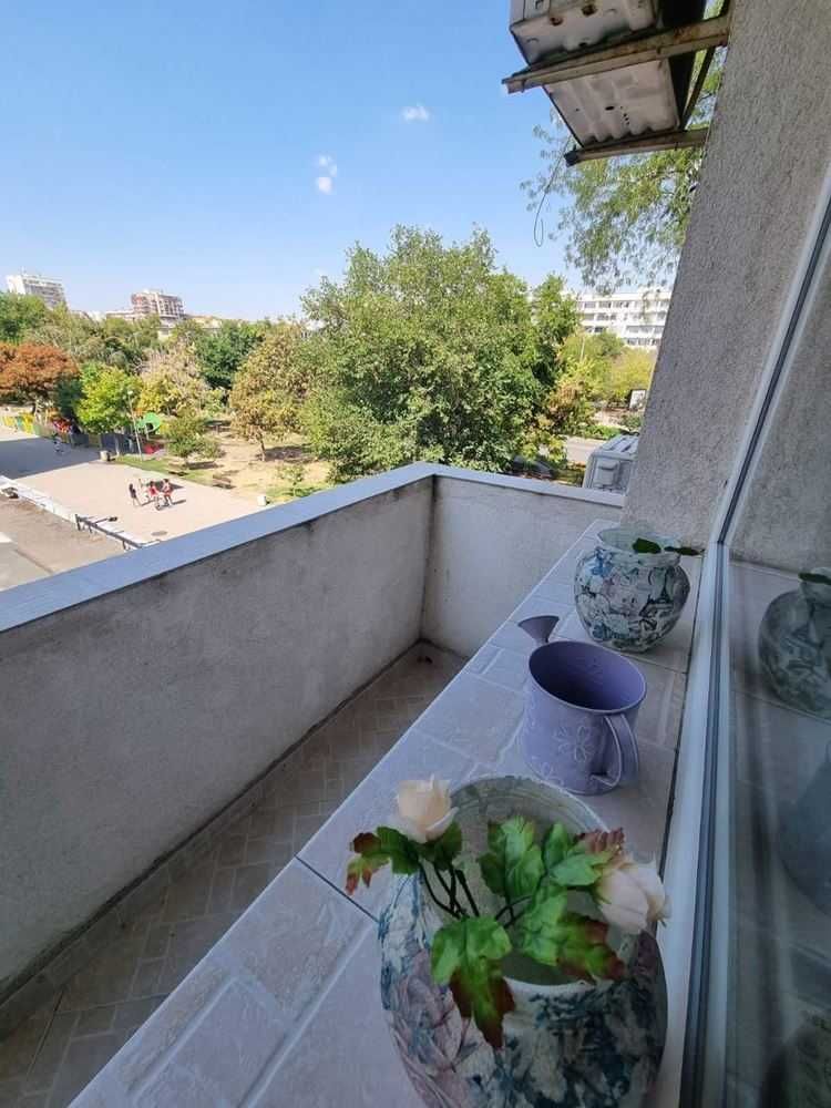 Дава се под наем Тристаен апартамент в Пловдив, Кършияка - 110 кв.м за 550 € - Снимка #12