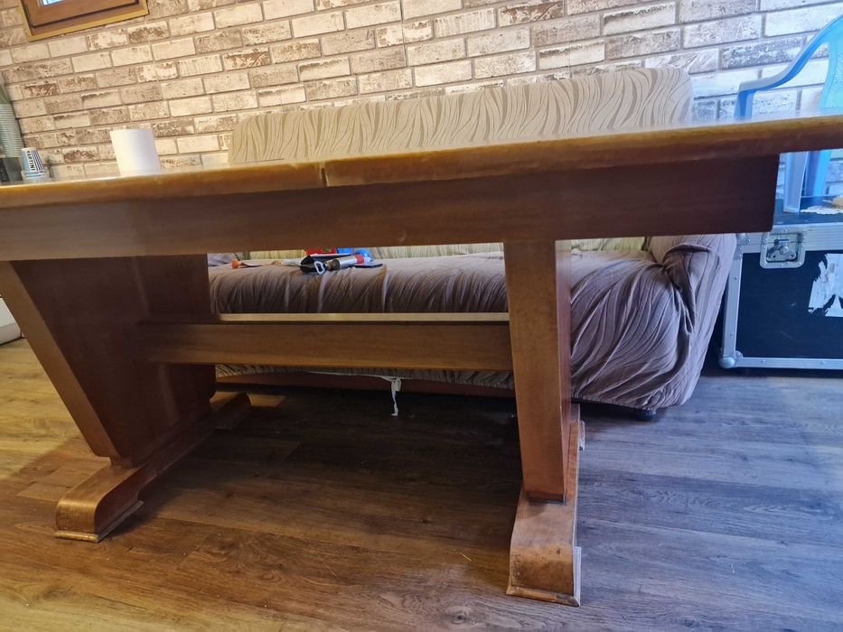 Трапезна маса от орех