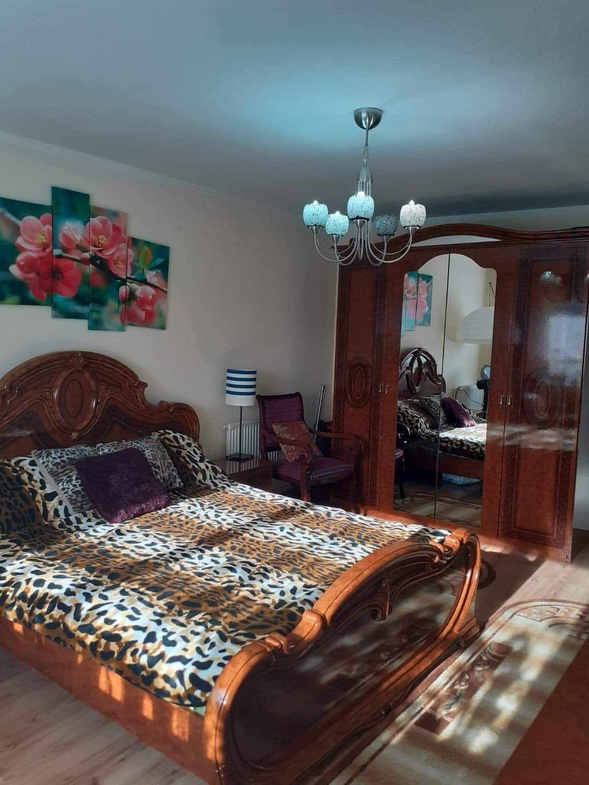 Vând apartament cu două camere zona centrala