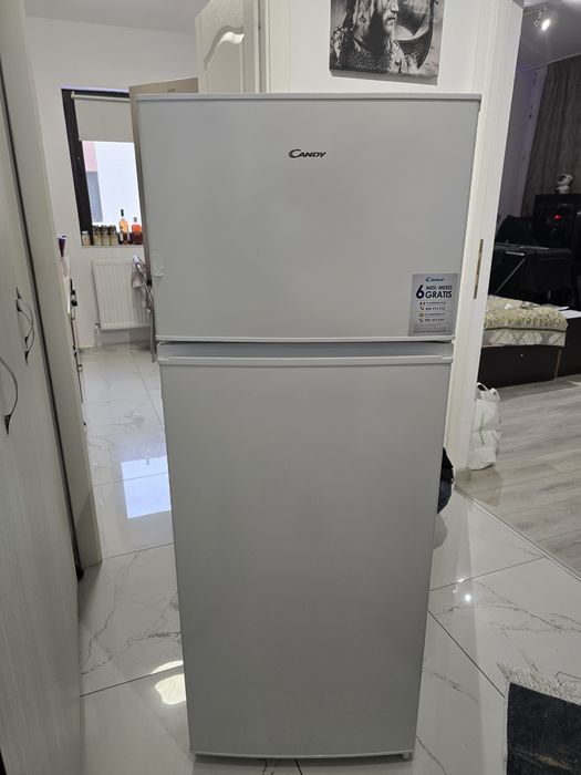 Vand Frigider marca Candy