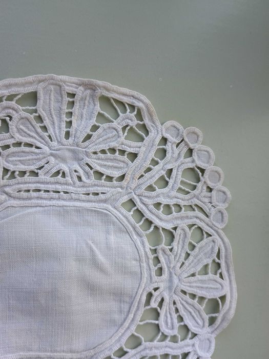Servetele masa albe de panza dantela Battenburg vintage antique