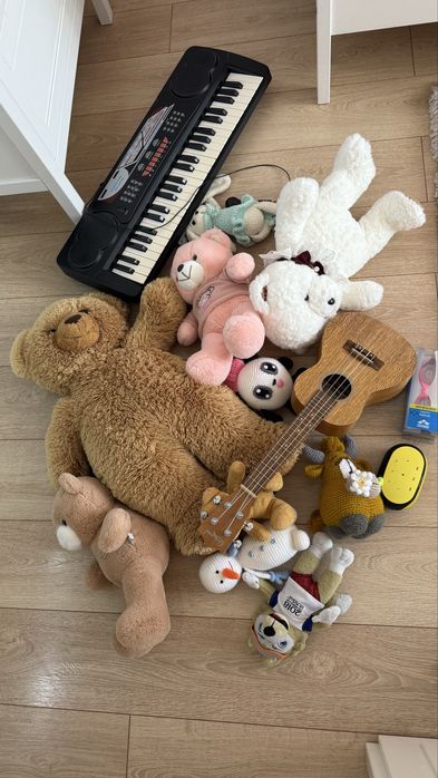 Игрушки продаю срочно