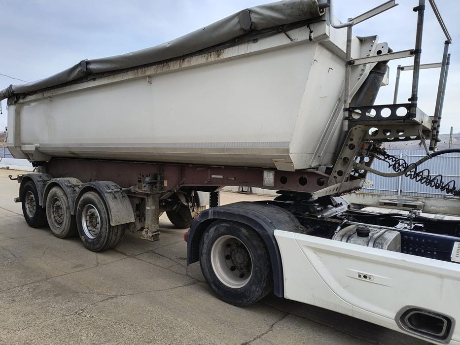 De vanzare ansamblu transport,cap tractor Mercedes si remorca Schmitz