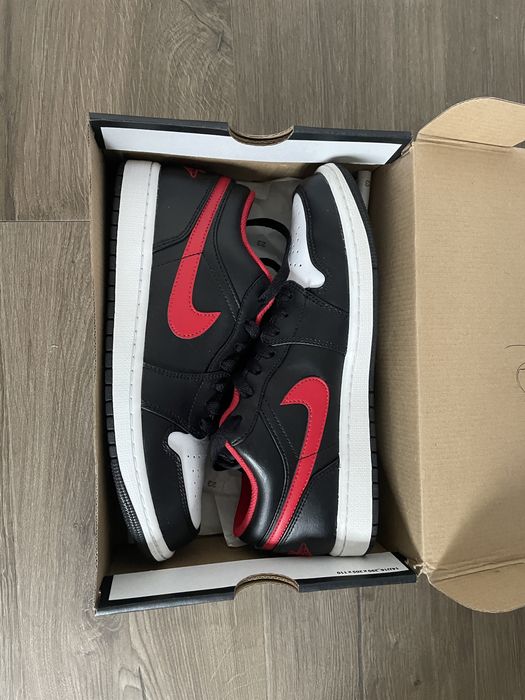 Jordan 1 Low Fire Red marimea 42