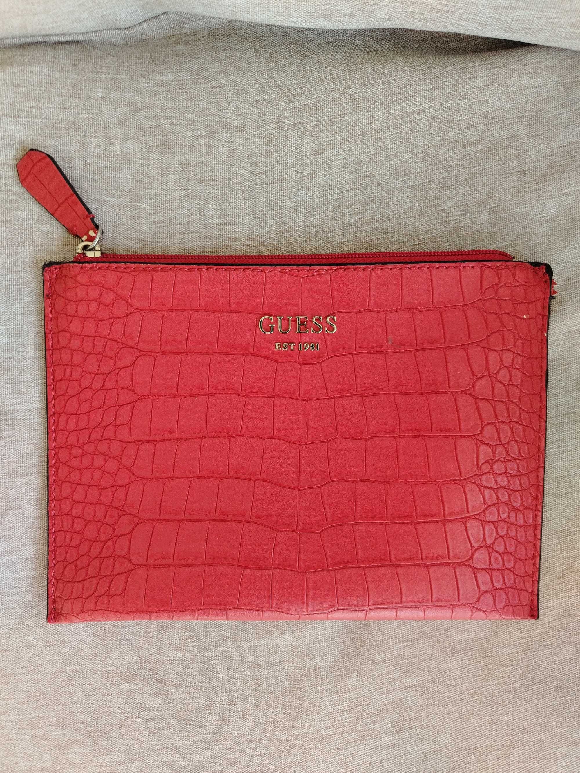 Удобен  Клъч  Guess