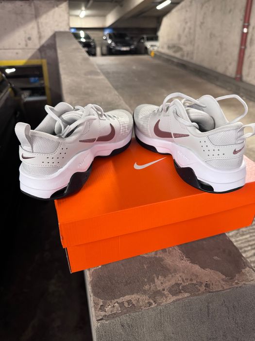 Маратонки Nike air zoom