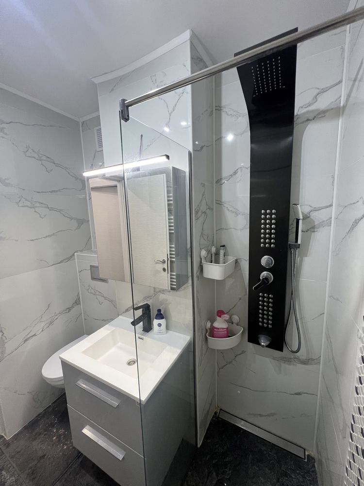 Închiriez in regim hotelier apartament cu 2 camere decomandat