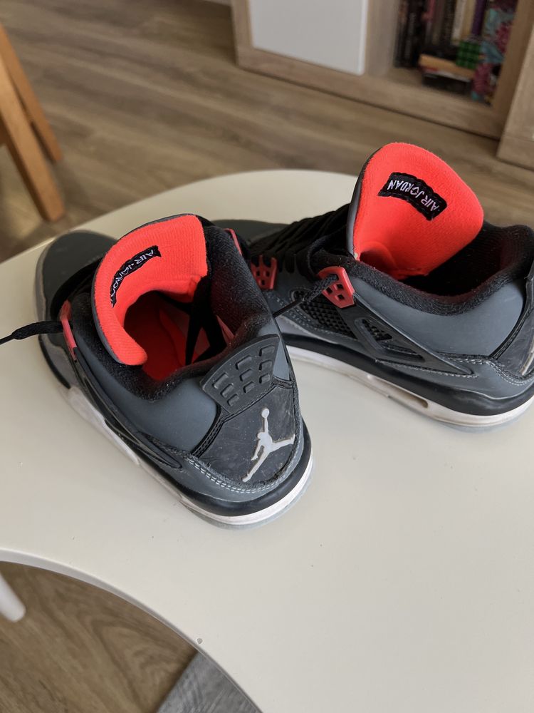 Детски маратонки Air Jordan 4 номер 37.5