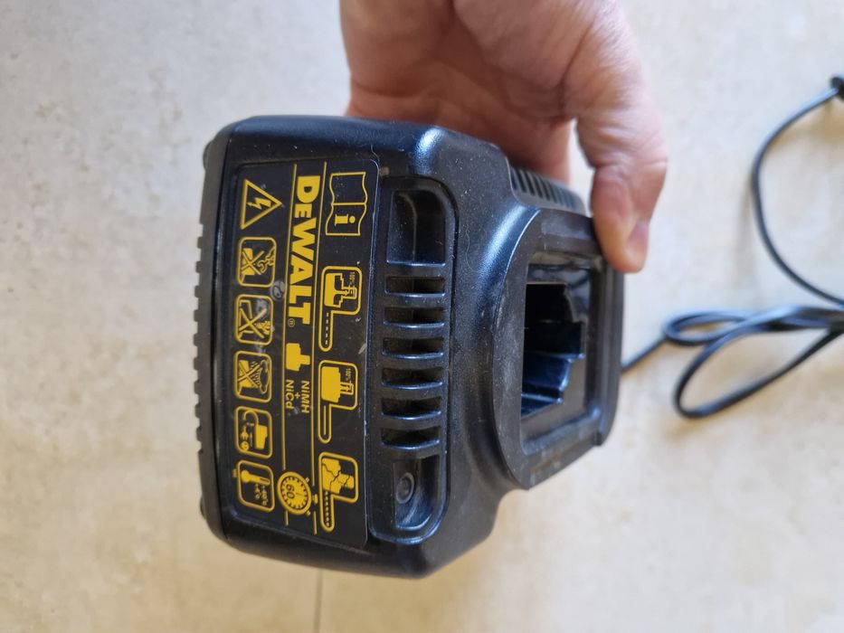 Dewalt DE 9135 , Berner BACC 7,2 V - 18 V  / incarcator ( sursa )