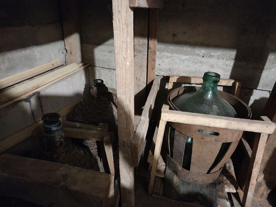 Damigene de 50 l si  doua de 30 litri