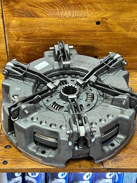 Set / Kit ambreiaj pentru tractor Massey Ferguson