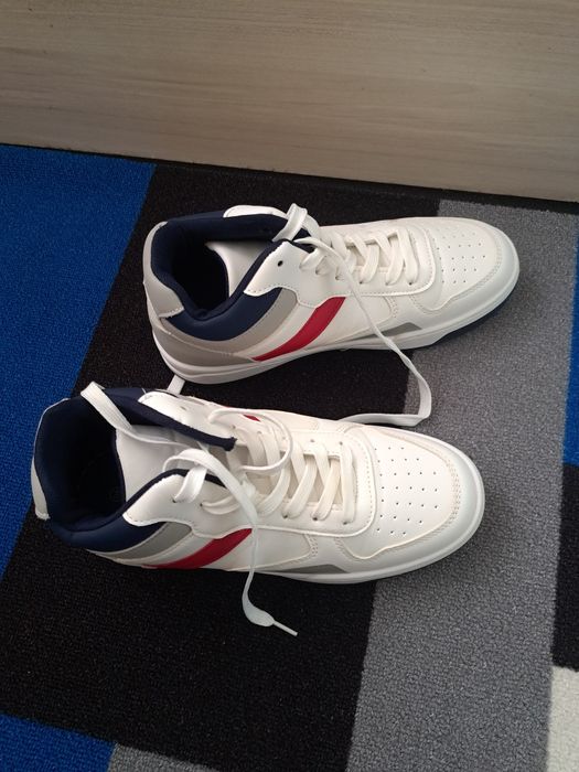 Чисто нови кецове