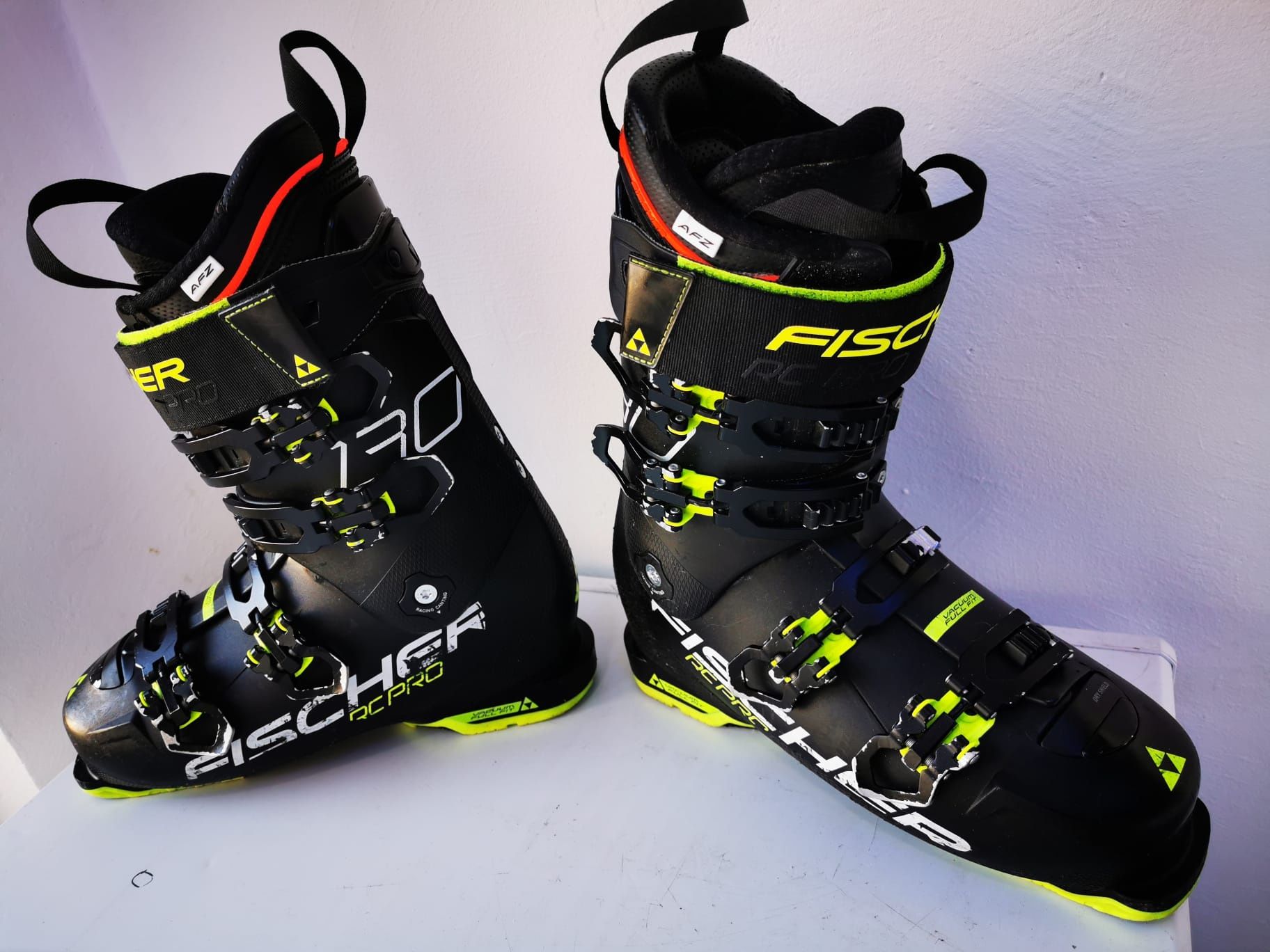 Vând incaltari clăpari Fischer RC Pro 130 mărime 27,5