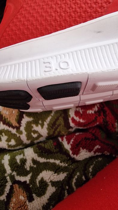 Adidas originali Nike noi super preț