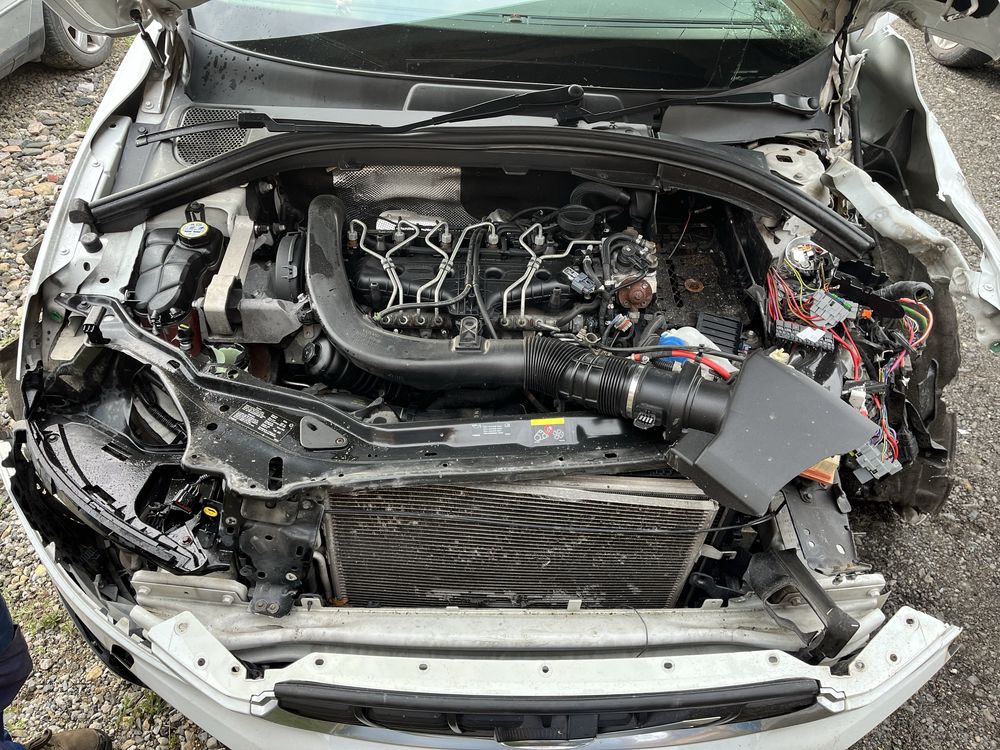 Volvo XC60 2,4 D5 R-design AVARIAT