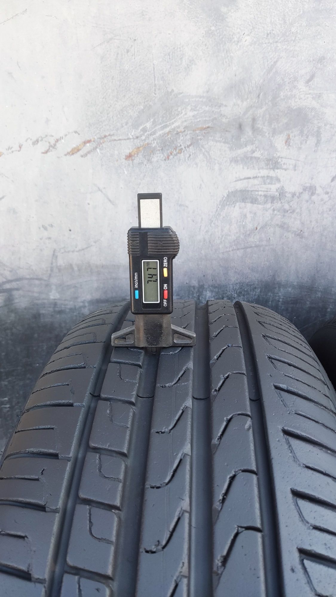 2бр. летни гуми 225/55/17 Pirelli Cinturato P7, MO
dot22
7.4mm
Добро с