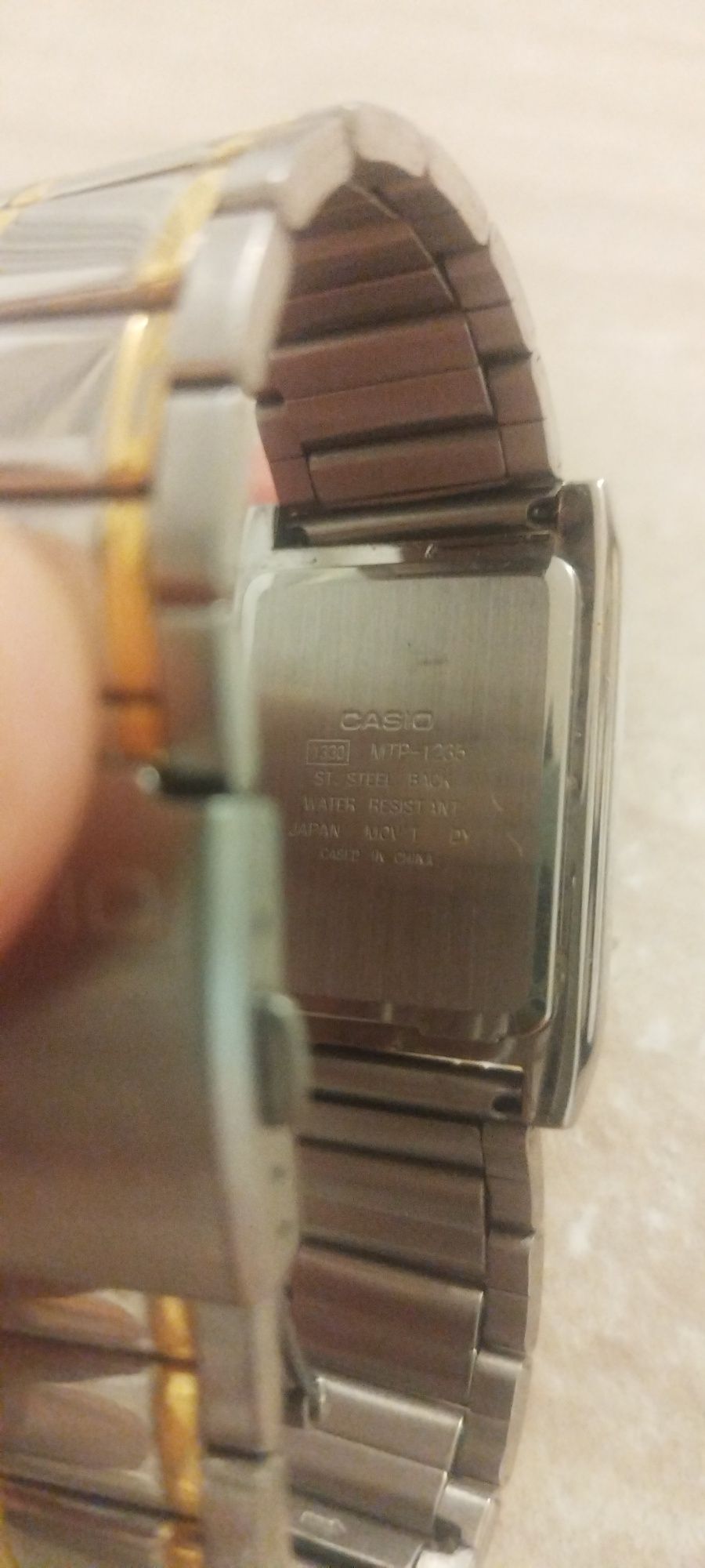Vând        ceas     Casio