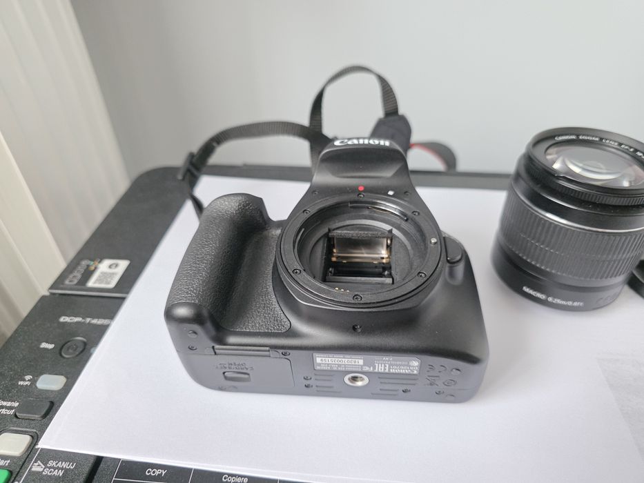 Aparat foto DSRL Canon 4000D Cu Obiectiv E-FS 18-55mm Stare Excelenta