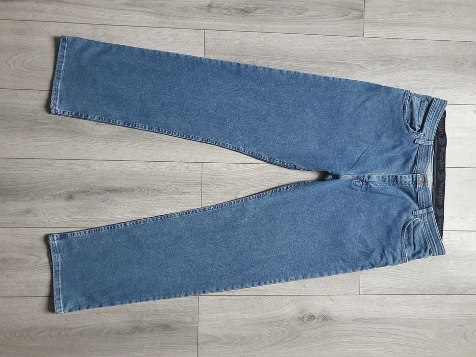 Blugi WRANGLER - Marime W36 L32 (Talie 102 cm)