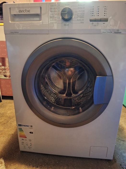 Mașina de spălat și televizor de vânzare