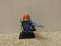 Фигурка Falconer из 24 серии Минифигурок Лего