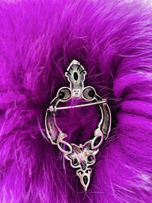 Brosa argint granate si marcasite
