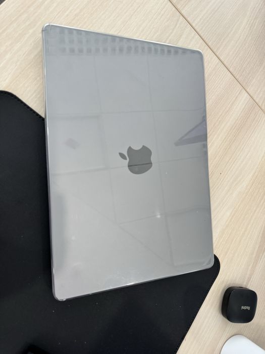 MacBook Pro 14 M3 (M3, 8 ГБ ОЗУ, 512 ГБ SSD).
