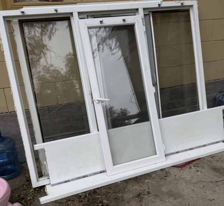 Продам пластиковые окна в отличном состоянии