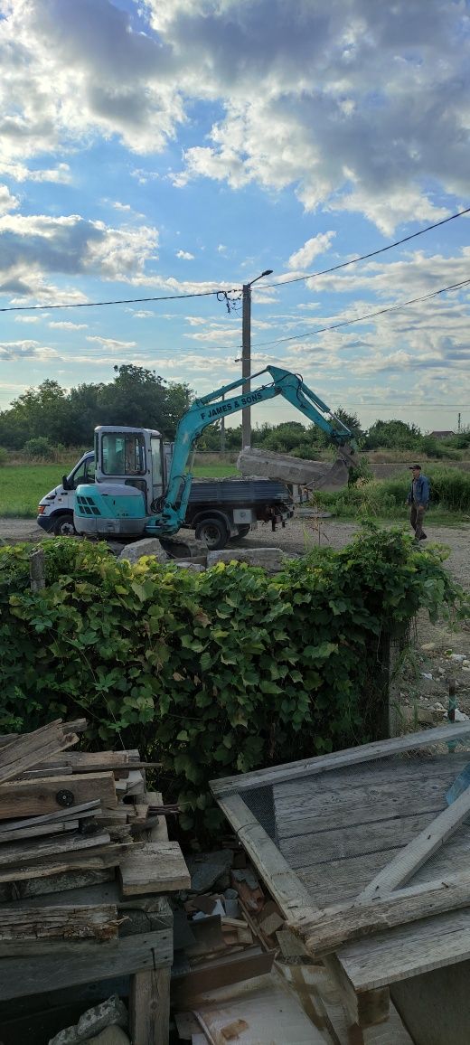 Săpături cu miniexcavator