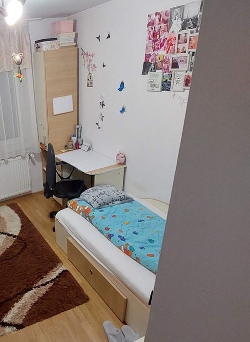 Paturi cu somiera, noptiera si soldatel