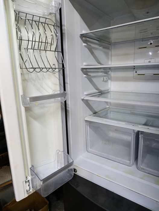 Холодильник в хорошем состоянии ariston