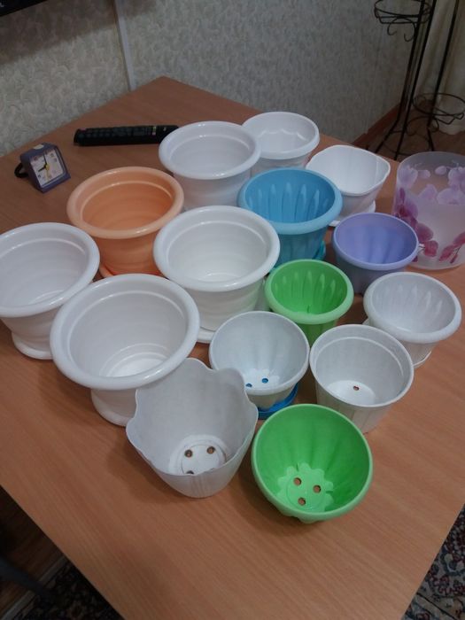 Продаю горшки для цветов.