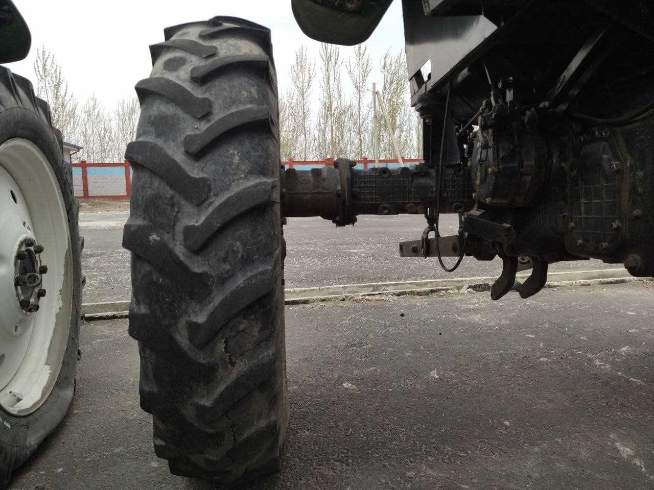 Traktor TTZ-811 ТТЗ Трактор ChT-10