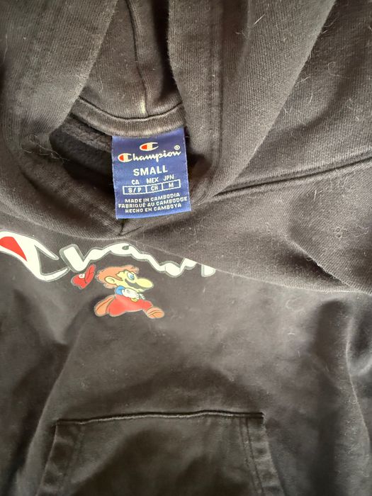 Юношески пуловер на “Champion” с щампи на Супер Марио